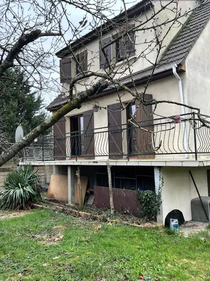 Maison avec terrasse et jardin